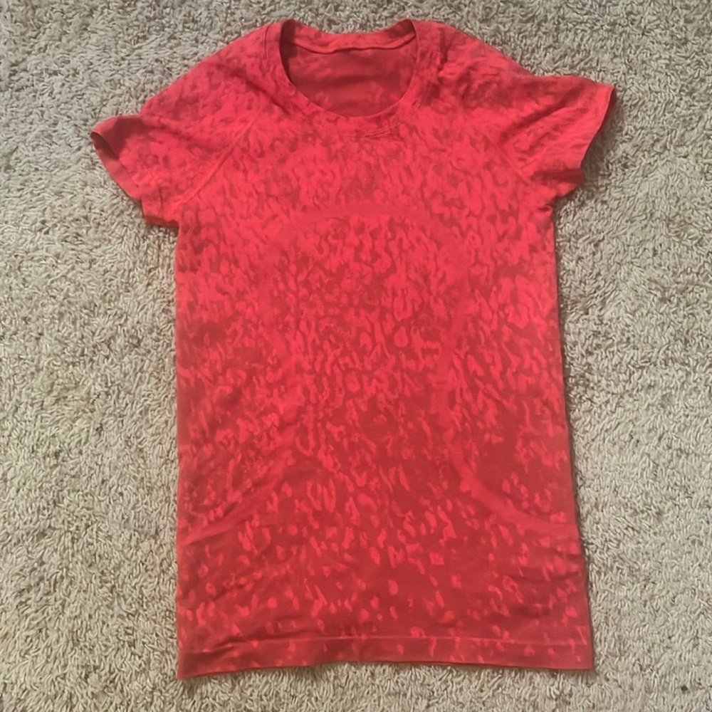 LULULEMON RARE SWIFTLY TECH                       CHEETAH PRINT RED